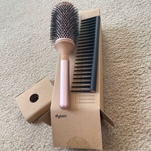 Dyson hair accessories: detangling comb & round brush